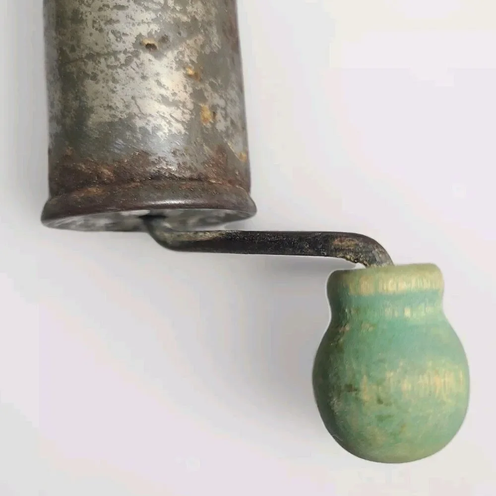 VTG Bromwell's Measuring Sifter Stick Handle Green Knob Metal